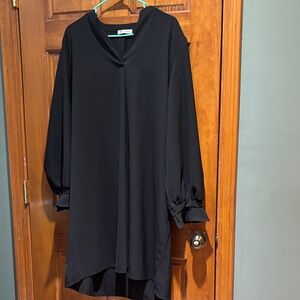 Avenue Black V-Neck Tunic❤️